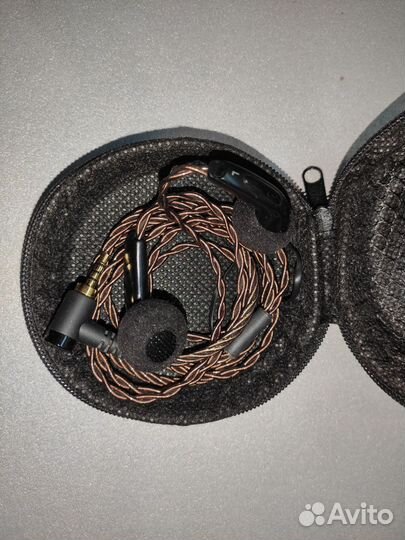 Коллекция наушников вкладышей