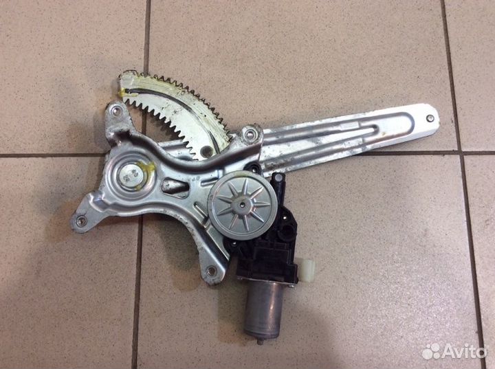 Стеклоподъемник электрический задний левый Suzuki