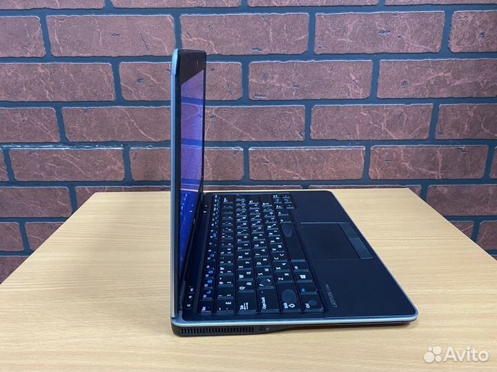 Dell latitude e7240 i5/8/256ssd