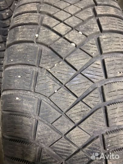 Pirelli Ice Zero 215/65 R16 192T