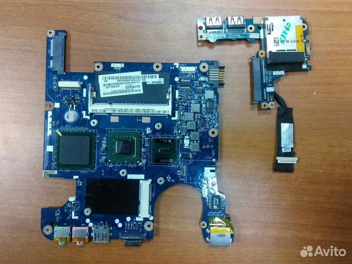 Запчасти и комплектующие на Aсer One D250