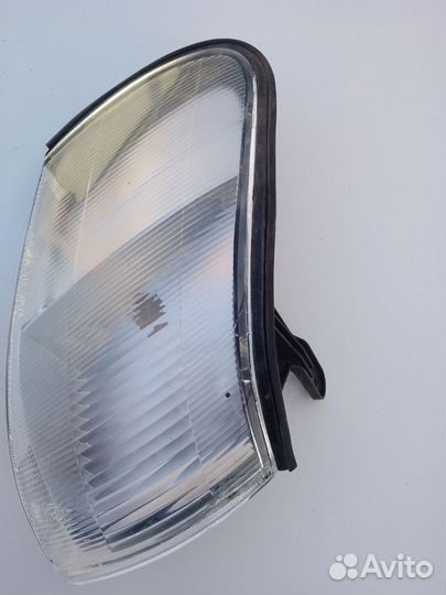 Поворотник правый Toyota Corolla