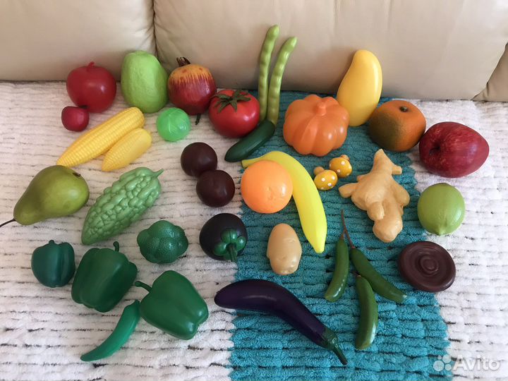 Фрукты и овощи из пластмассы для игр