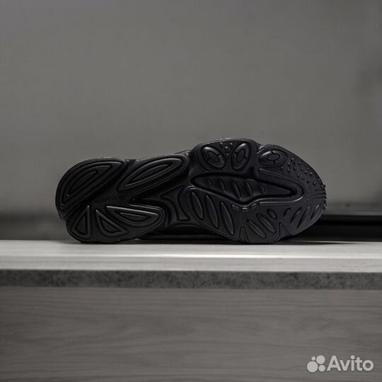 Кроссовки adidas ozweego