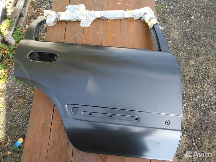 Задняя правая дверь almera n16 HB