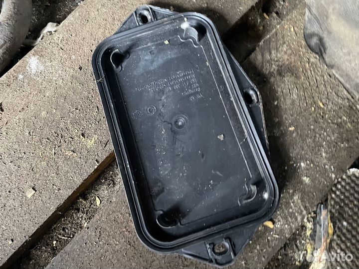 Кожух акб Volkswsgen Passat B6