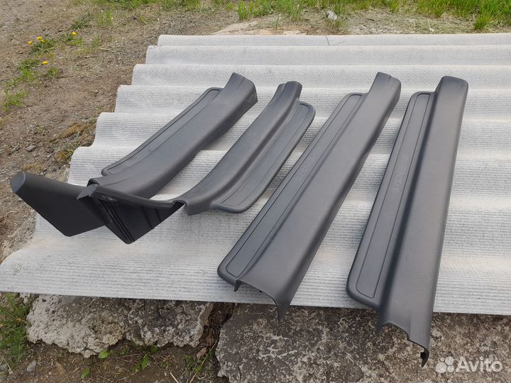 Накладки на пороги тайота авенсис