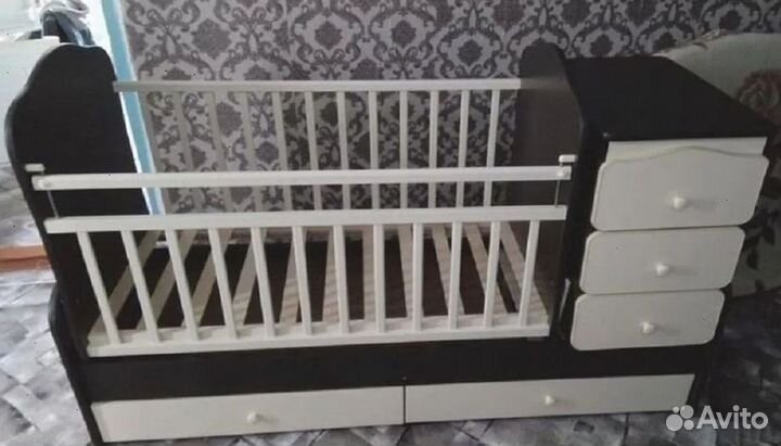 Детская кроватка 3 в 1 с комодом