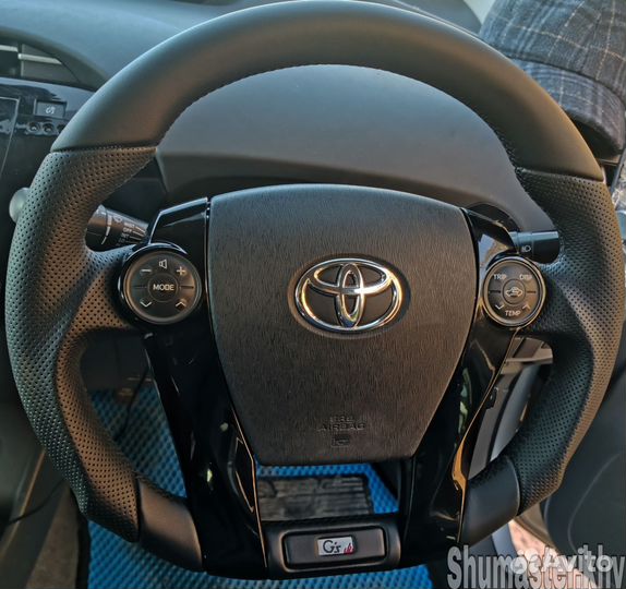 Руль toyota prius 30,Alpha, aqua