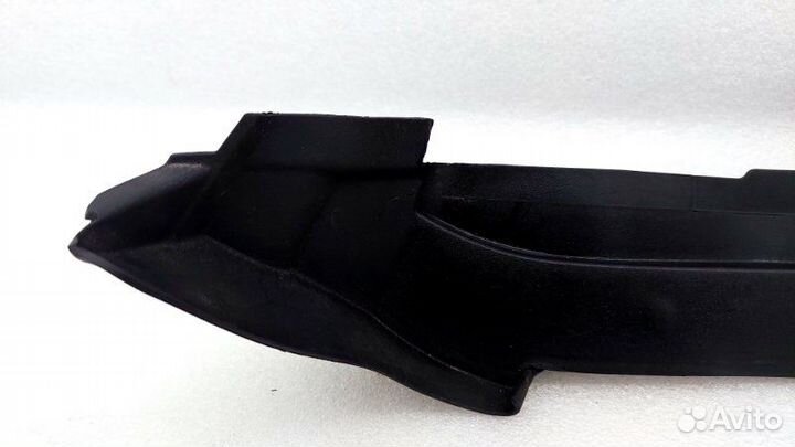 Уплотнитель крыла передний правый Audi Q7 4M crec