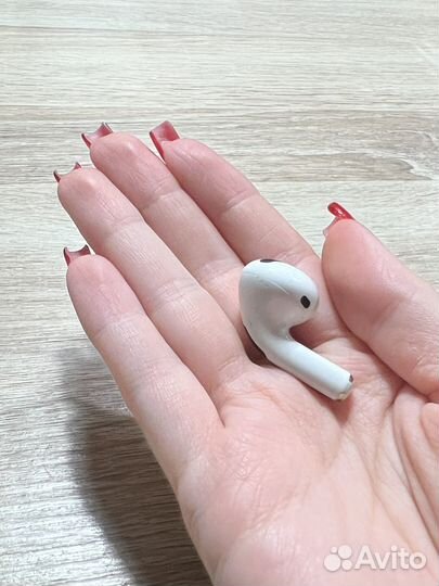 Левый наушник Airpods Pro