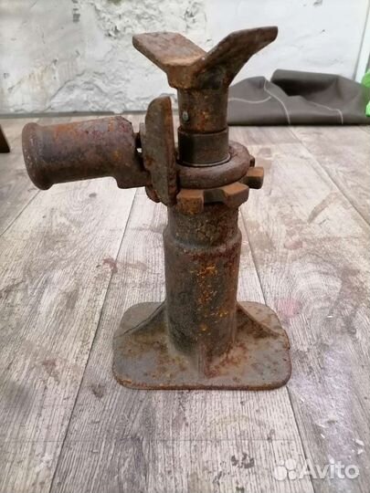 Домкрат резьбовой