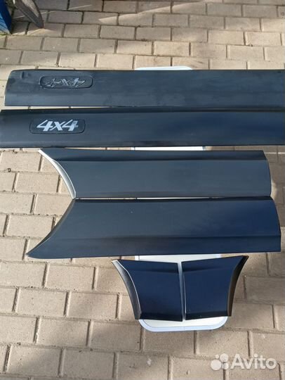 Накладки на двери и крылья Нива Шевроле 2123 бу
