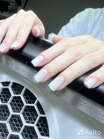Модель на маникюр