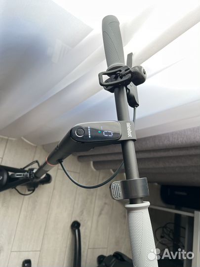 Самокат взрослый электрический Ninebot F25E