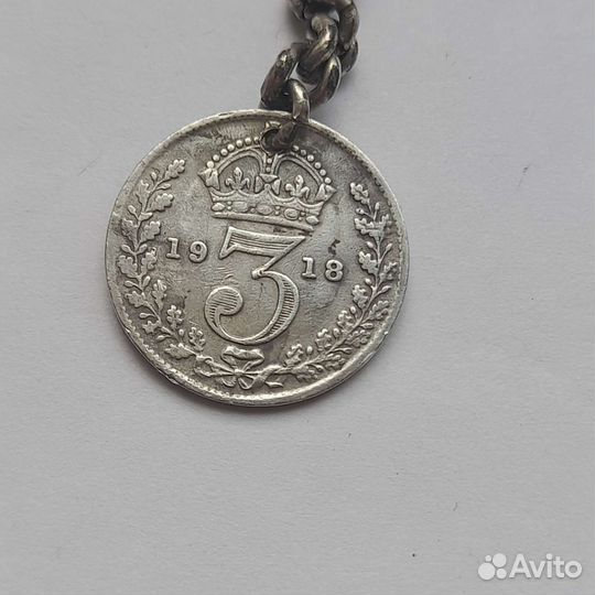 Старинный шатлен с серебряной монетой