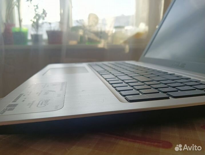 Ноутбук asus