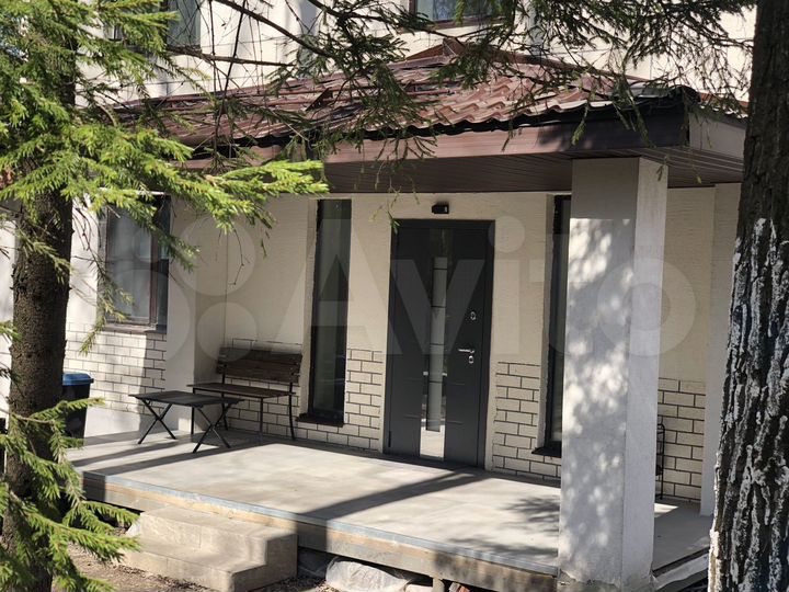 Дом 215 м² на участке 10 сот.