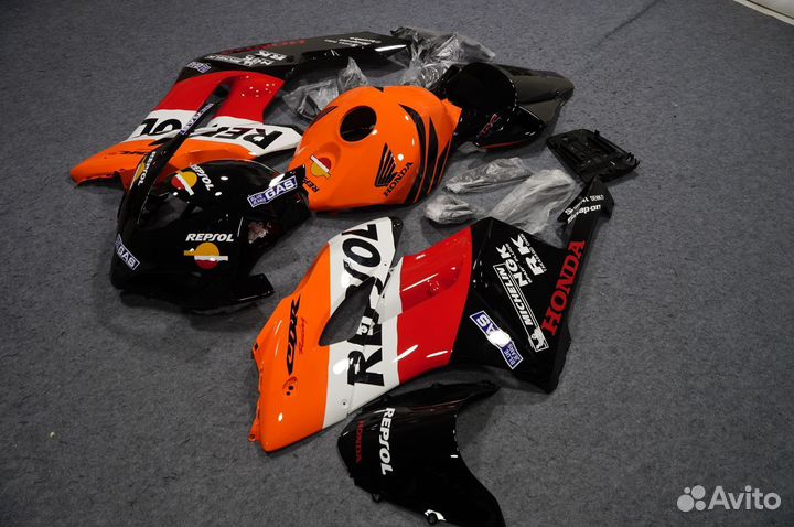 Комплект пластика на Honda CBR 1000RR 2004-2005