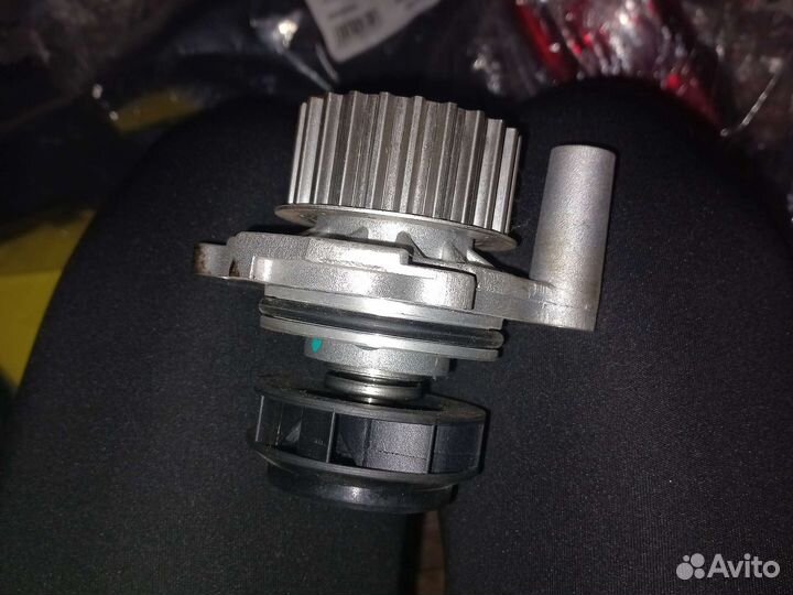 Помпа skoda octavia, volkswagen 2.0