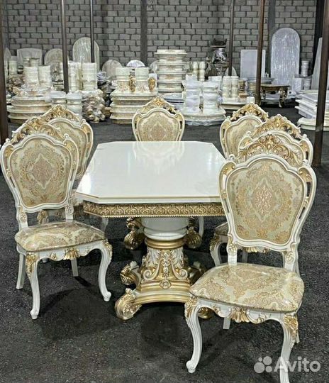 Стол и стулья