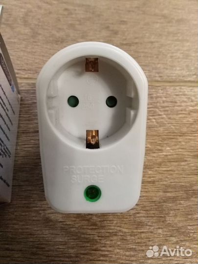 Адаптер для защиты техники от перенапряжения