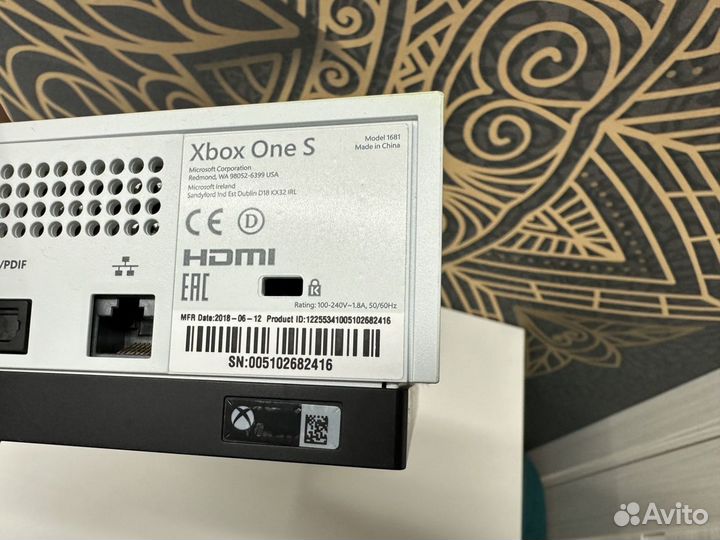 Xbox One S 1tb / 2 геймпада