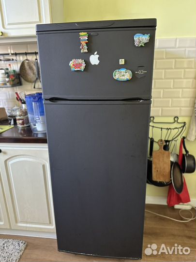 Холодильник бу не большой черный