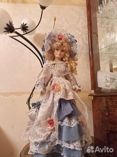 Фарфоровая кукла 55 см