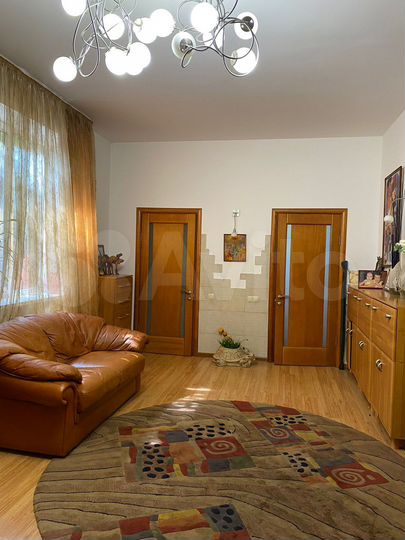 Дом 385 м² на участке 6 сот.