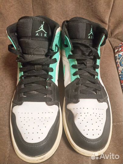Продам кросовки Nike air jordan 1 mid
