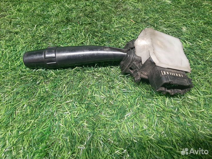 Переключатель стеклоочистиетля Toyota Avensis T220