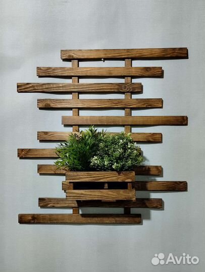 Кашпо для цветов настенное