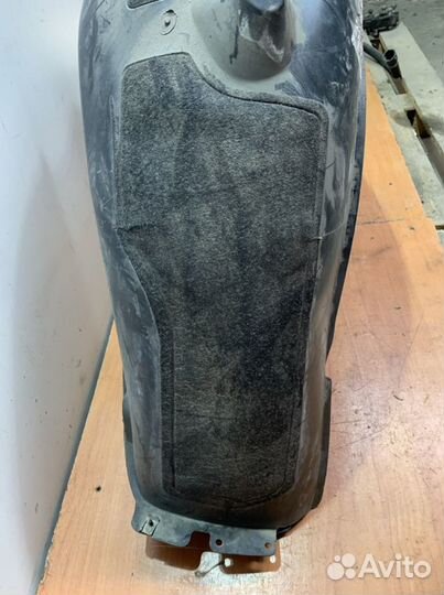 Подкрылок задний левый сток бампер Bmw e60