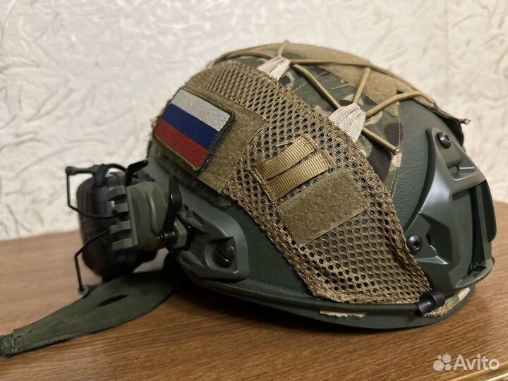 Тактический шлем с наушниками