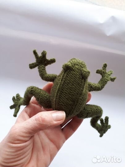 Вязаная лягушка