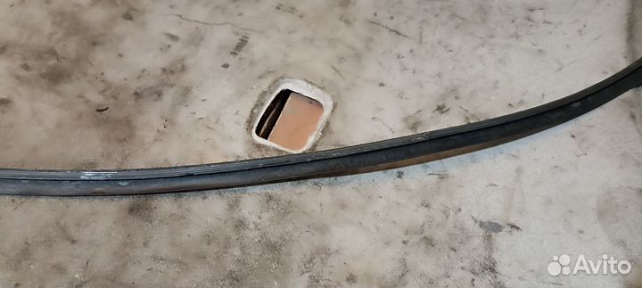 Уплотнительная резинка под лобовое Опель Омега Б