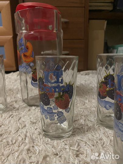 Кувшин со стаканами