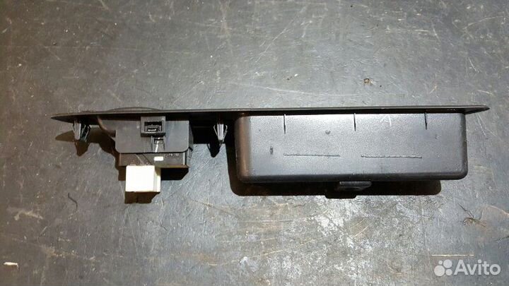 Кнопка стеклоподъемника задняя левая Subaru