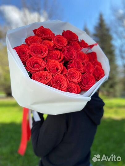 Алые розы 70 см Эквадор