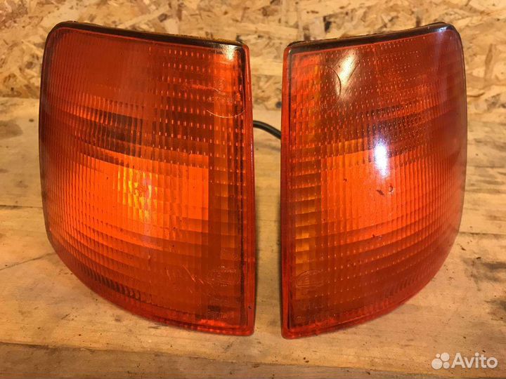 Левый поворотник Volkswagen Passat B3