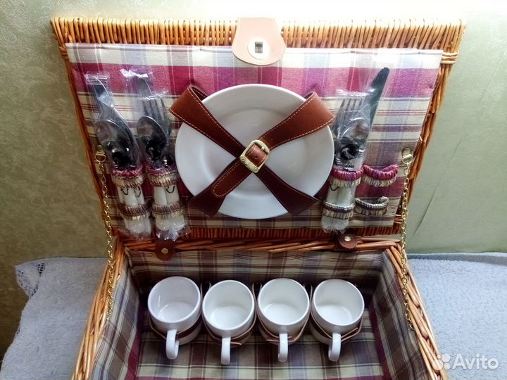 Корзина для пикника с посудой