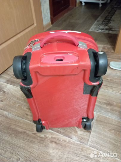 Детский чемодан на колесиках