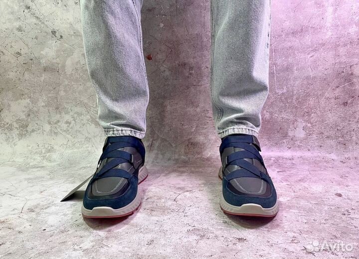 Кроссовки Eccoкачественные