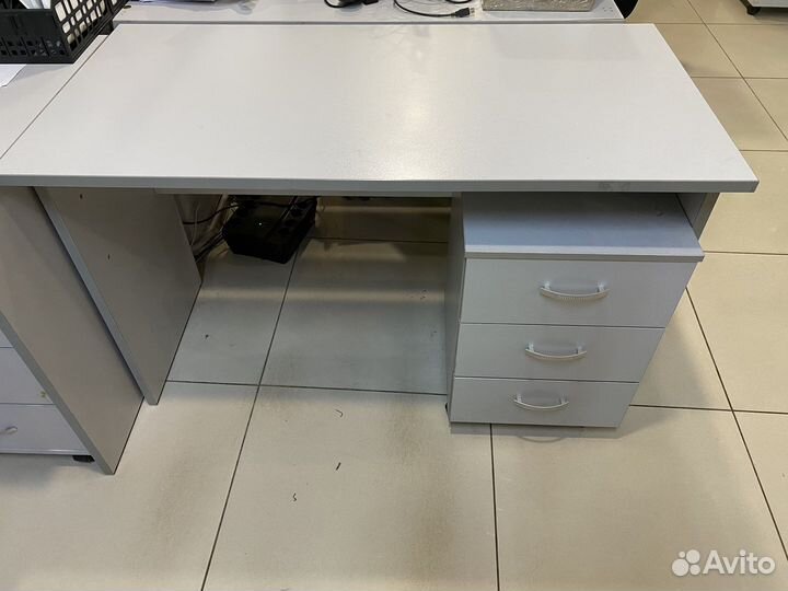 Стол и тумбочка офисная