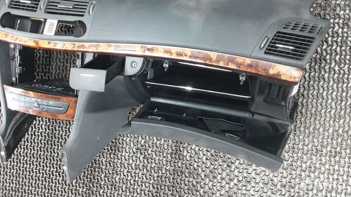 Панель приборов Mercedes-Benz E-Class