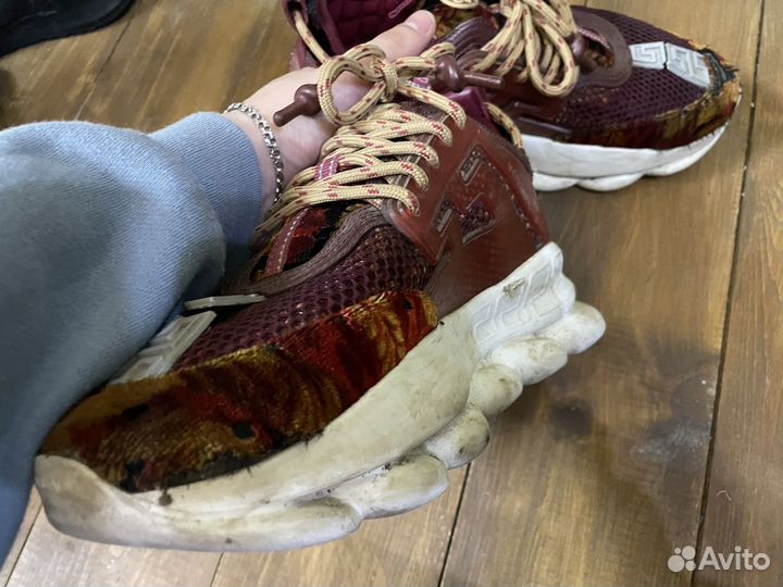 Versace chain reaction