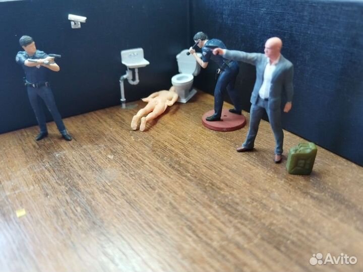 Санузел 1/43и фигурки полицейских