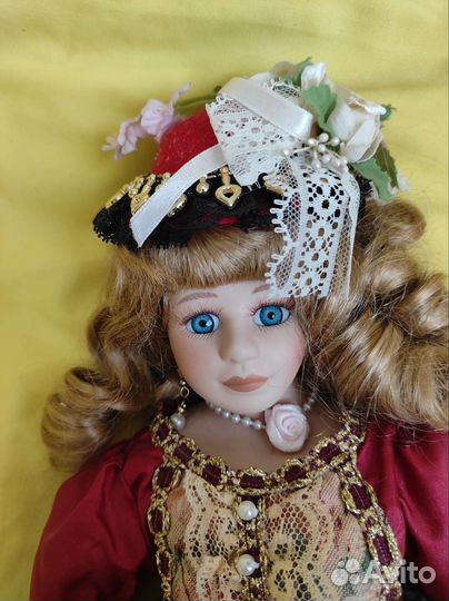 Кукла фарфоровая коллекционная