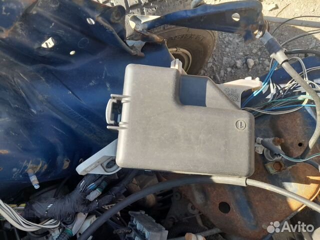 Блок предохранителей под капот Toyota BB 2001